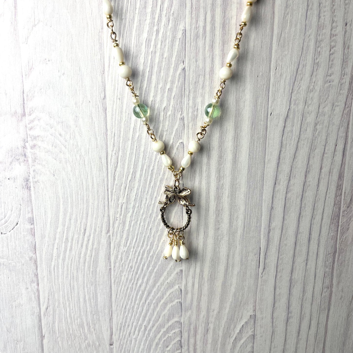 Anne Boleyn Green and Seashell Necklace and Earring set