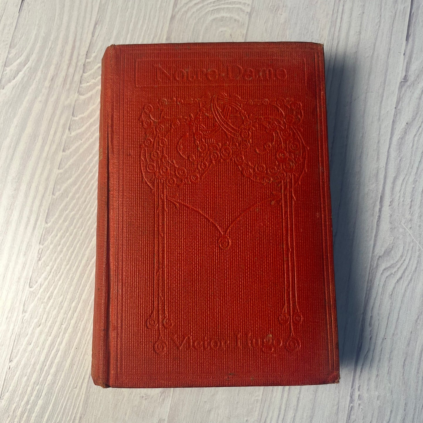 Notre Dame – Victor Hugo (Hardcover, T. Nelson & Sons, c. 1920s–1930s)
