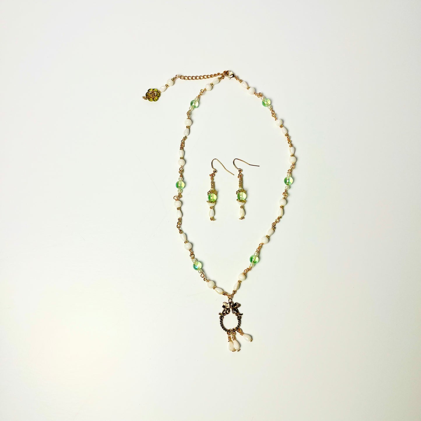 Anne Boleyn Green and Seashell Necklace and Earring set