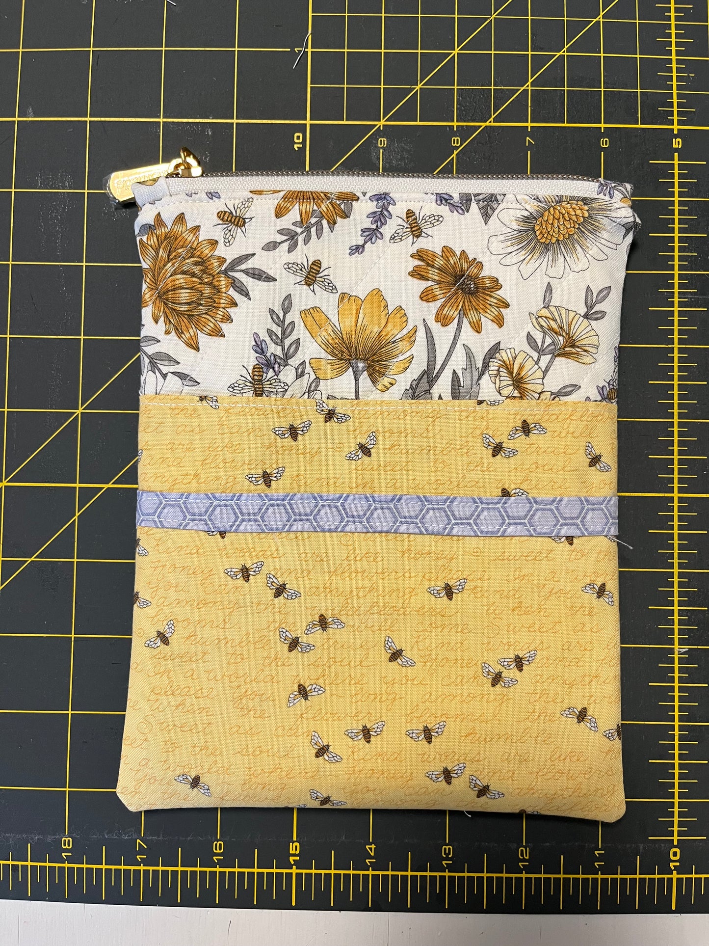 Kindle Sleeve - Bees in the Lavender (slim light yellow version)