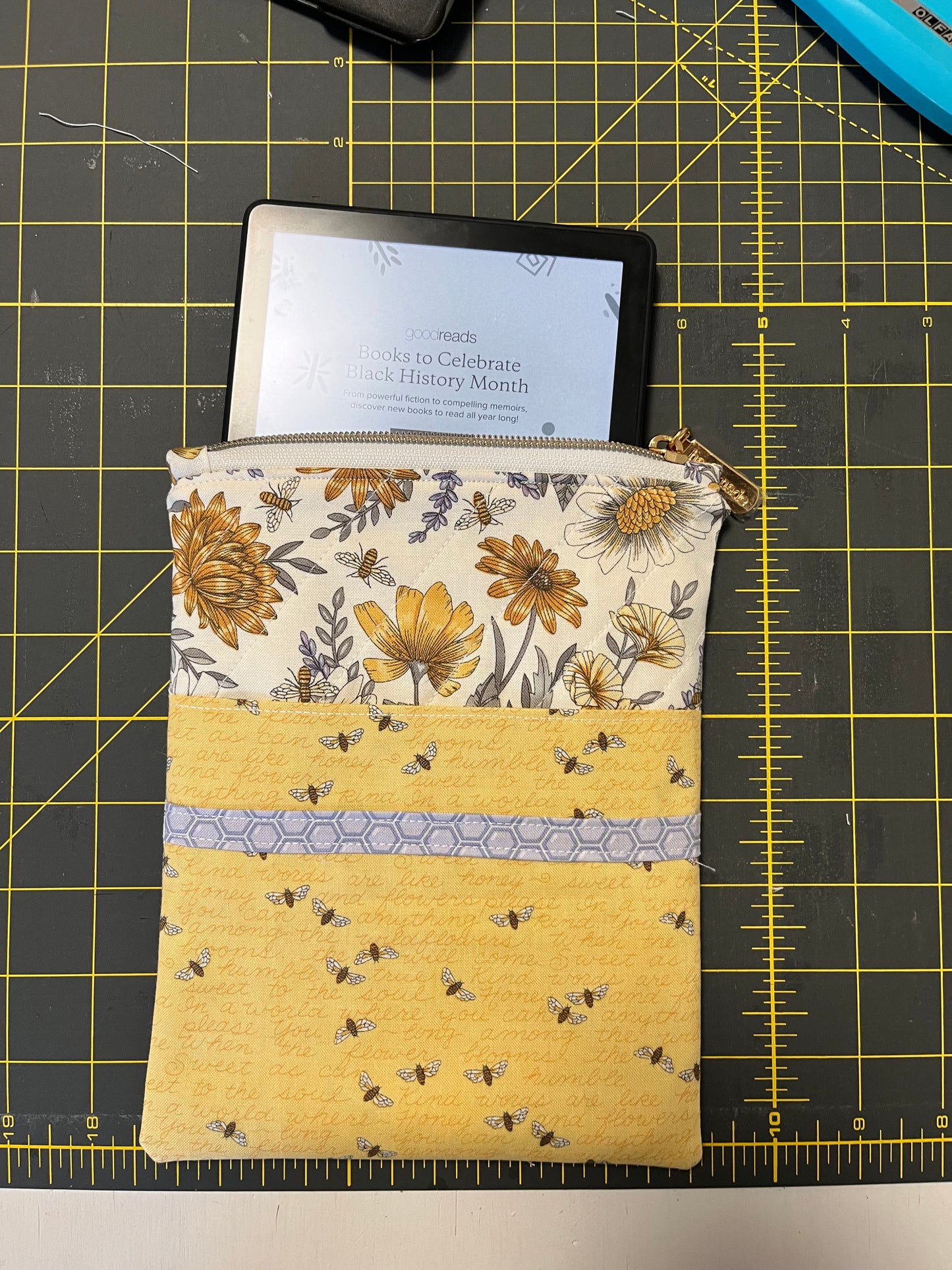 Kindle Sleeve - Bees in the Lavender (slim light yellow version)