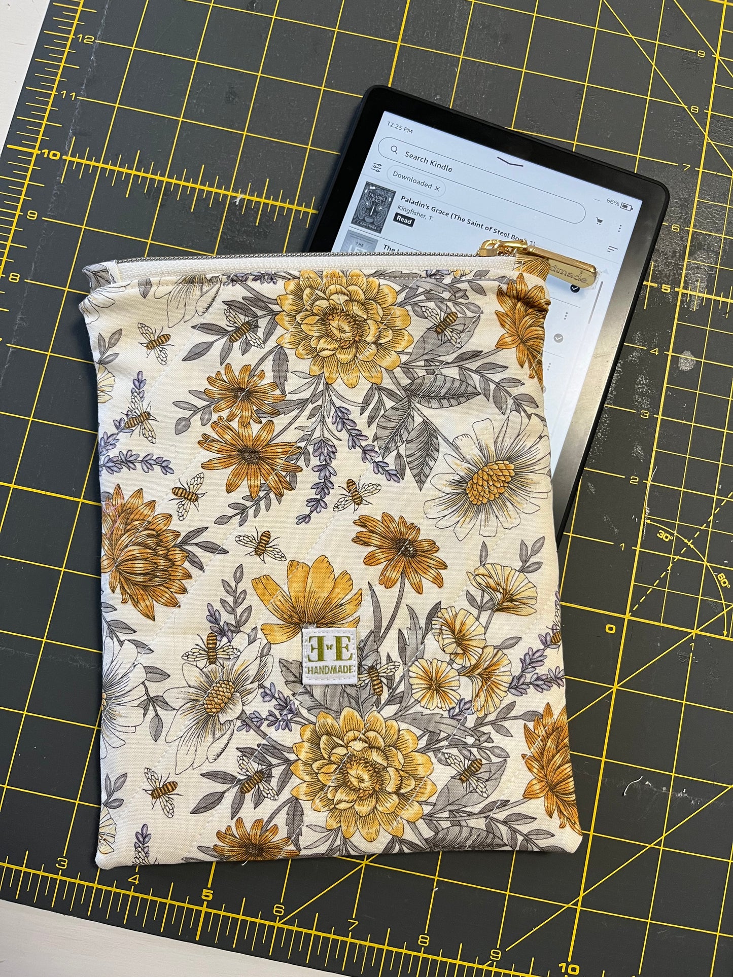 Kindle Sleeve - Bees in the Lavender (slim light yellow version)