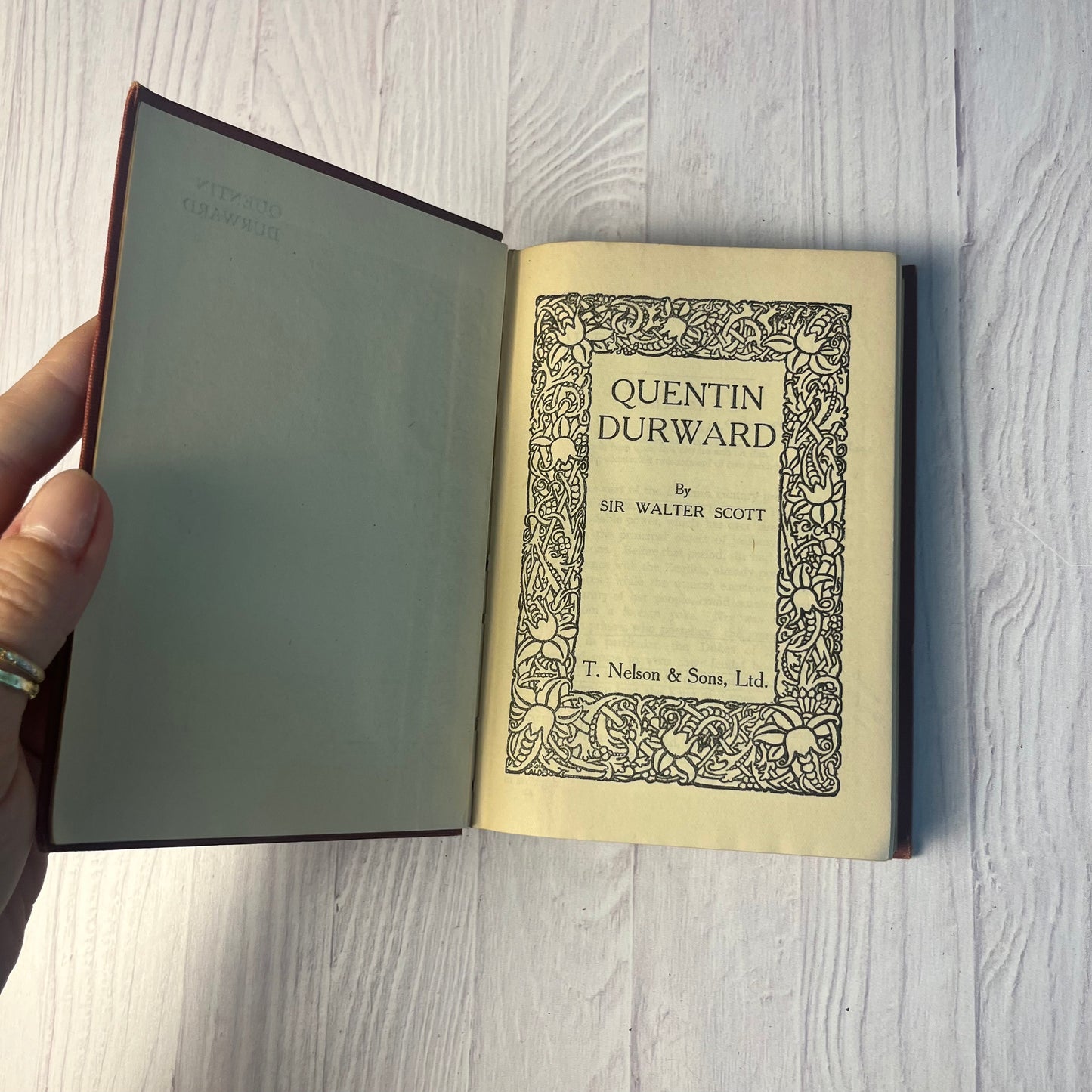Quentin Durward – Sir Walter Scott (Hardcover, T. Nelson & Sons c. 1920s–1930s)